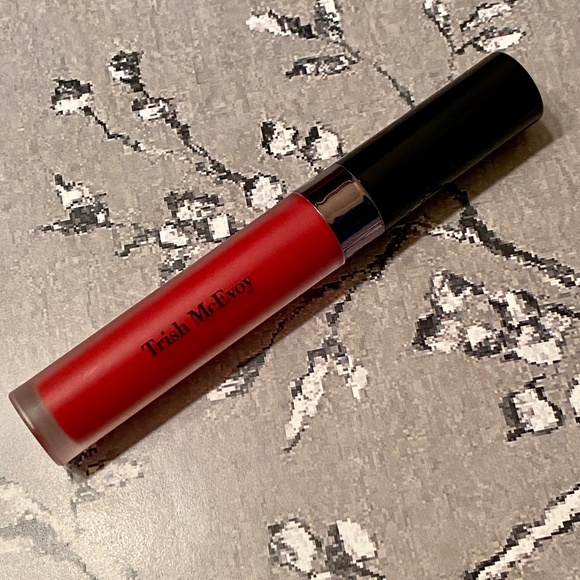 TRISH MCEVOY | Matte Liquid Lip Color in Red - Picture 3 of 4
